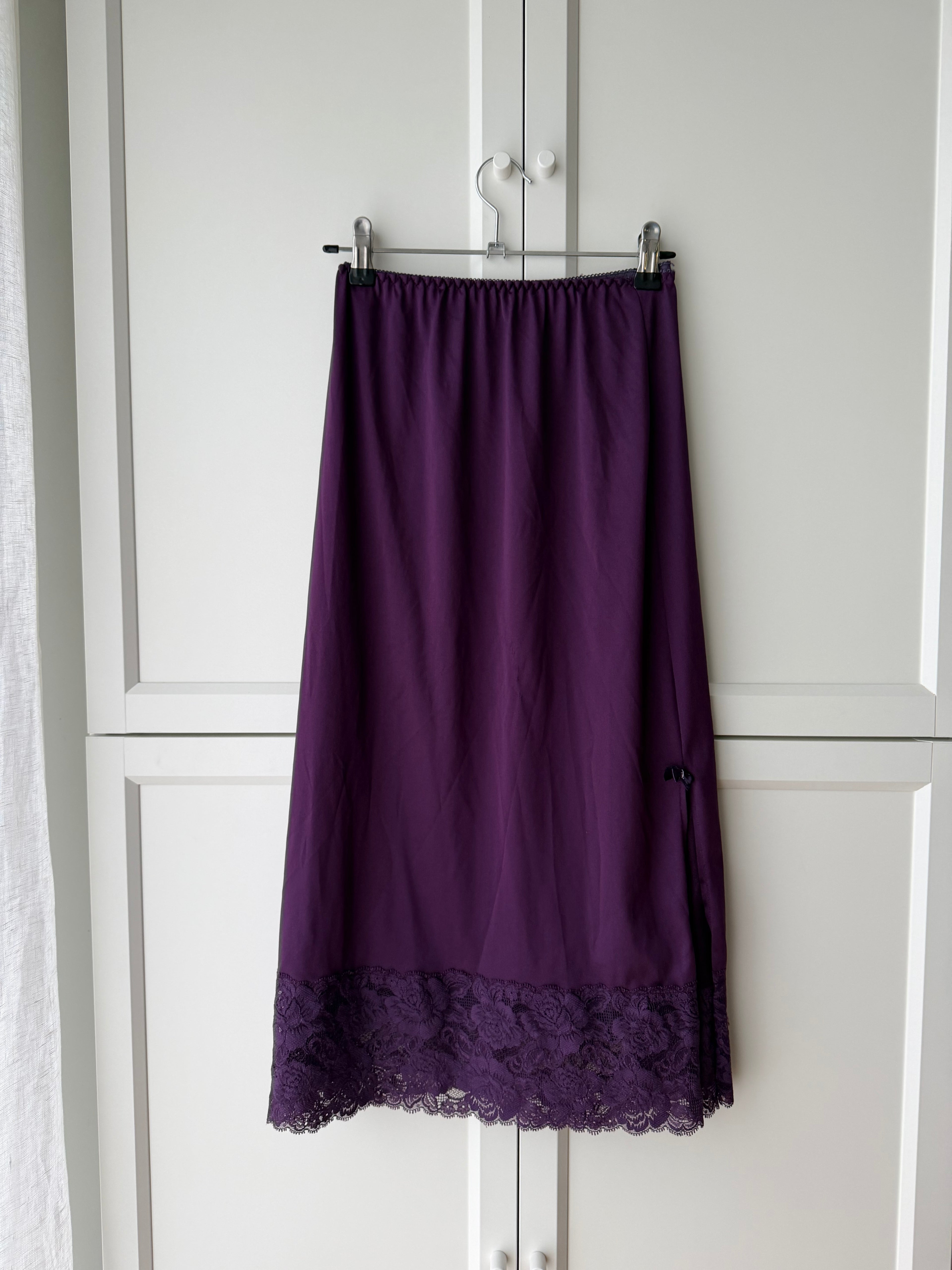 Plum midi slip skirt with lace trim