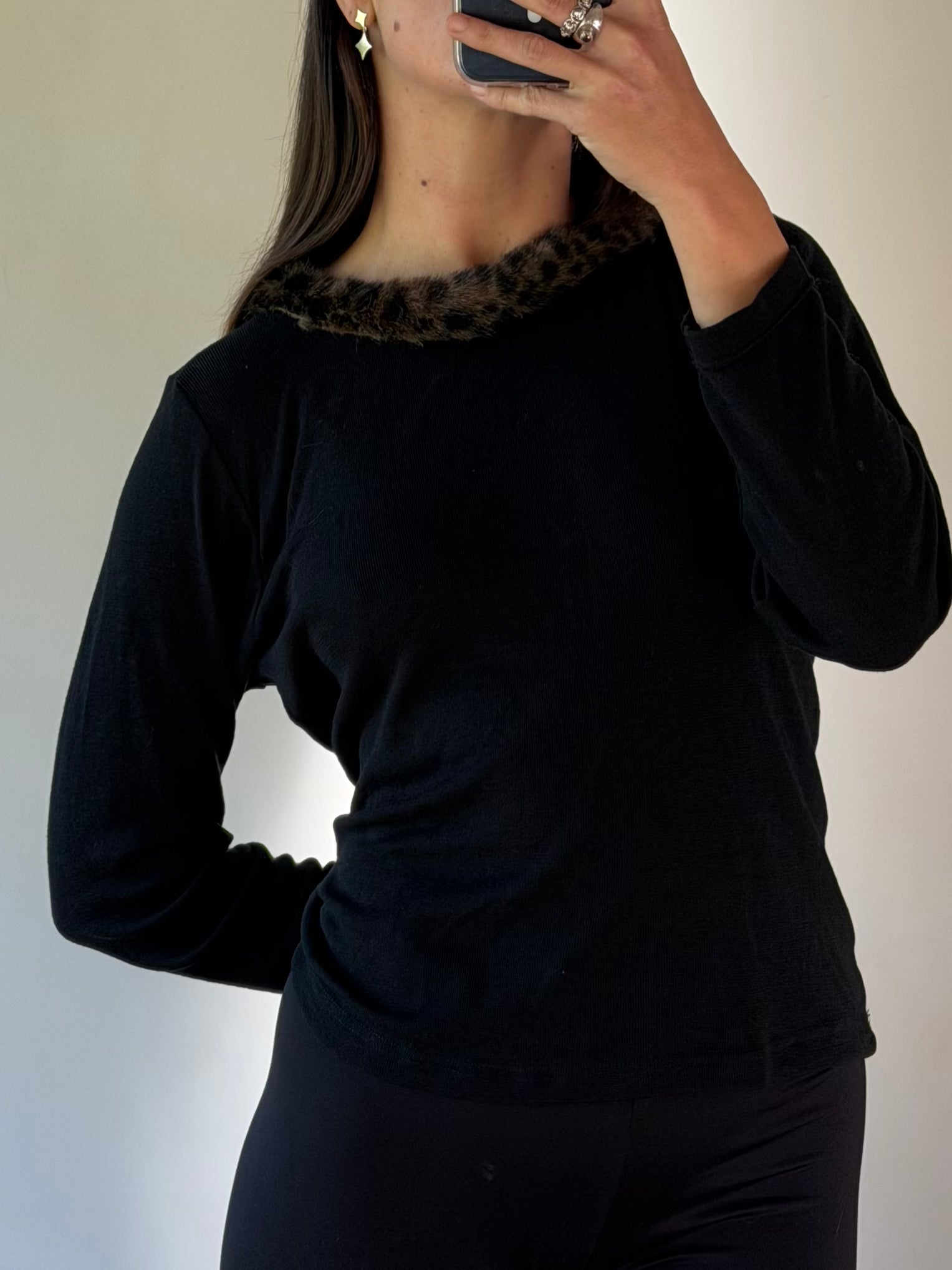 Bay Road Merinos black long sleeve with faux fur collar