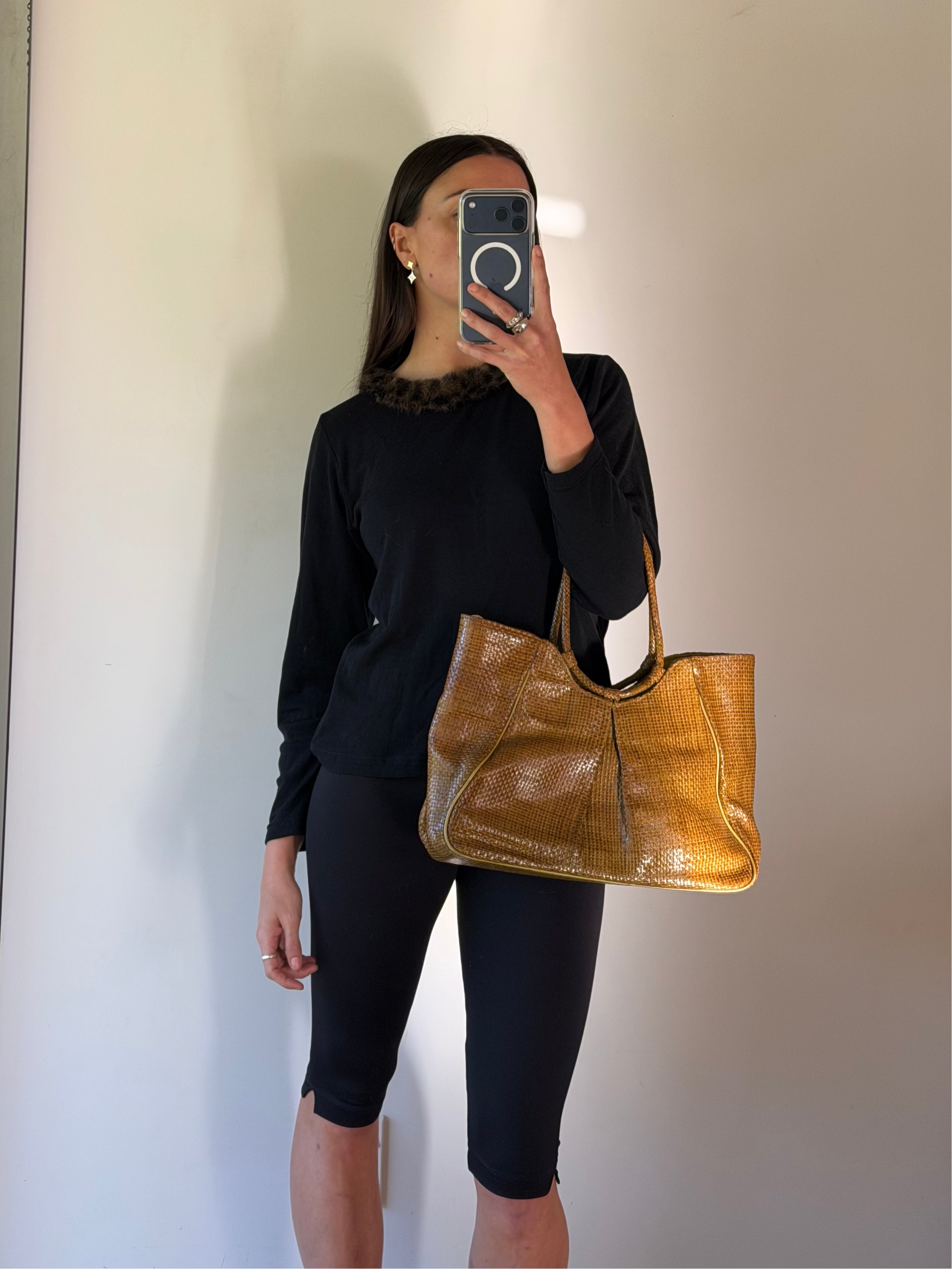 Bay Road Merinos black long sleeve with faux fur collar