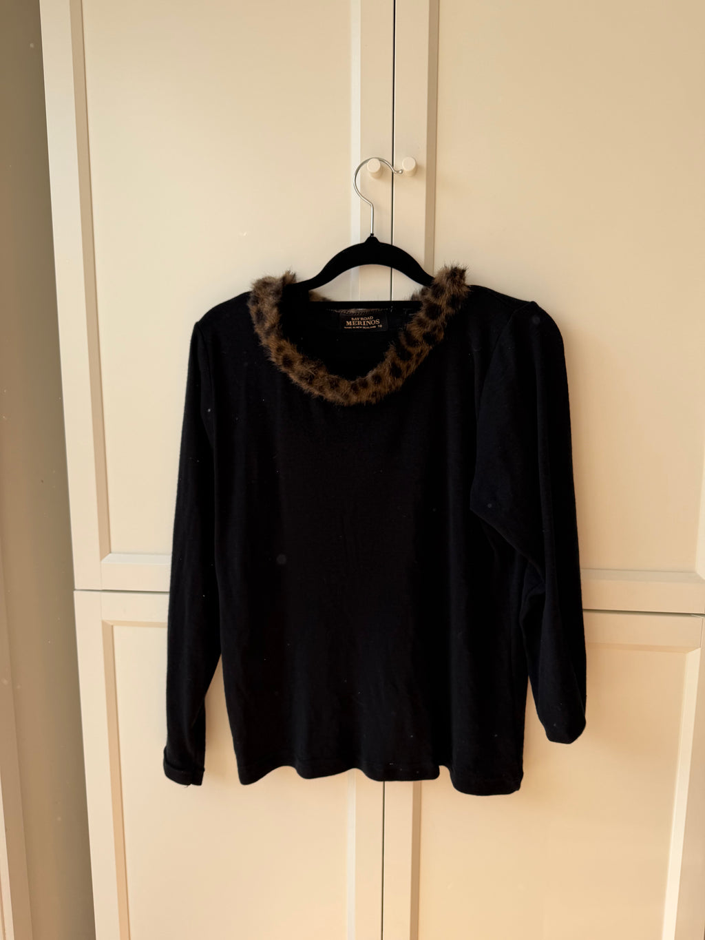 Bay Road Merinos black long sleeve with faux fur collar