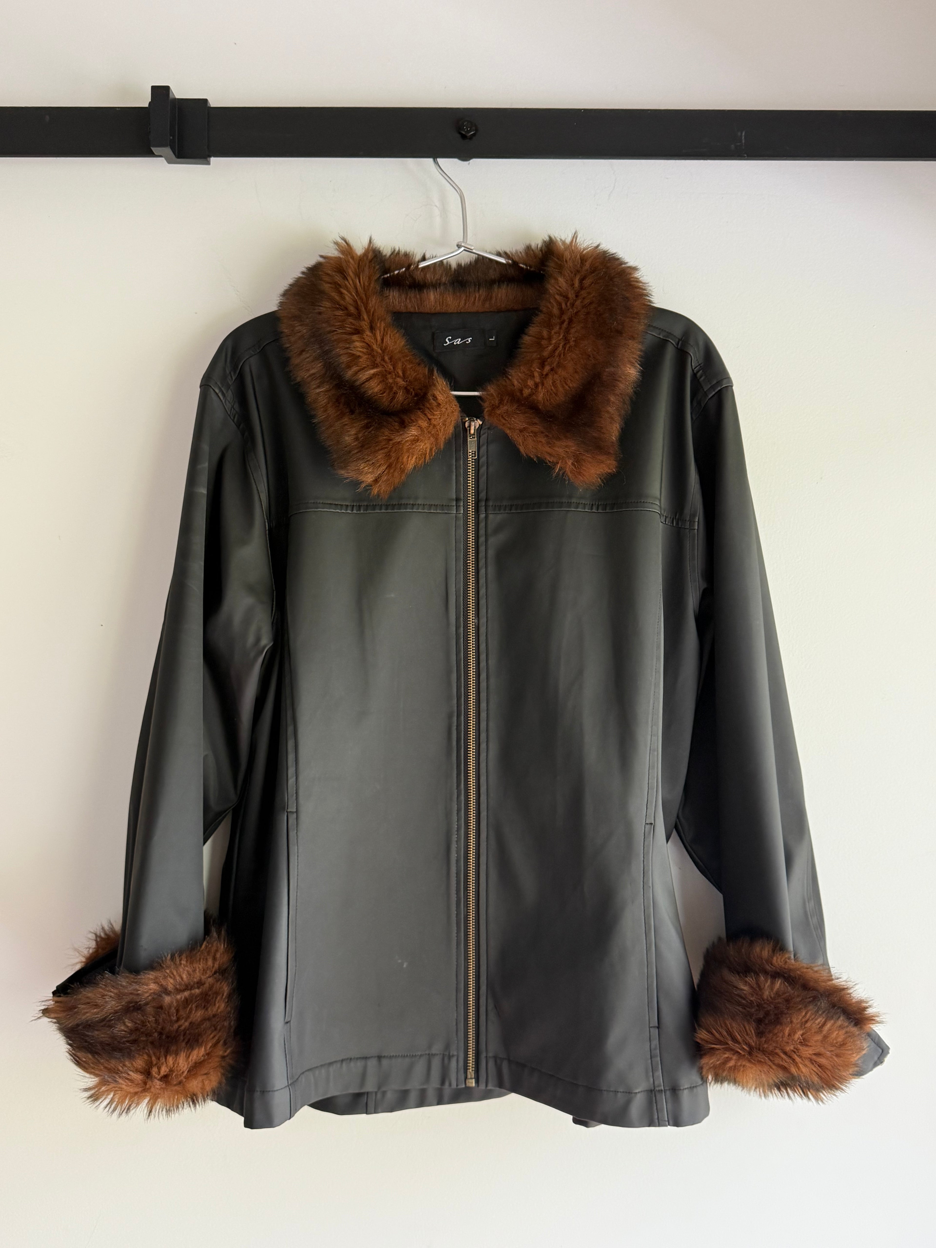 Vintage faux fur collar coat