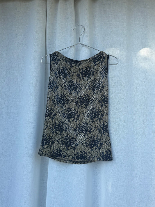 Cute 90s style top