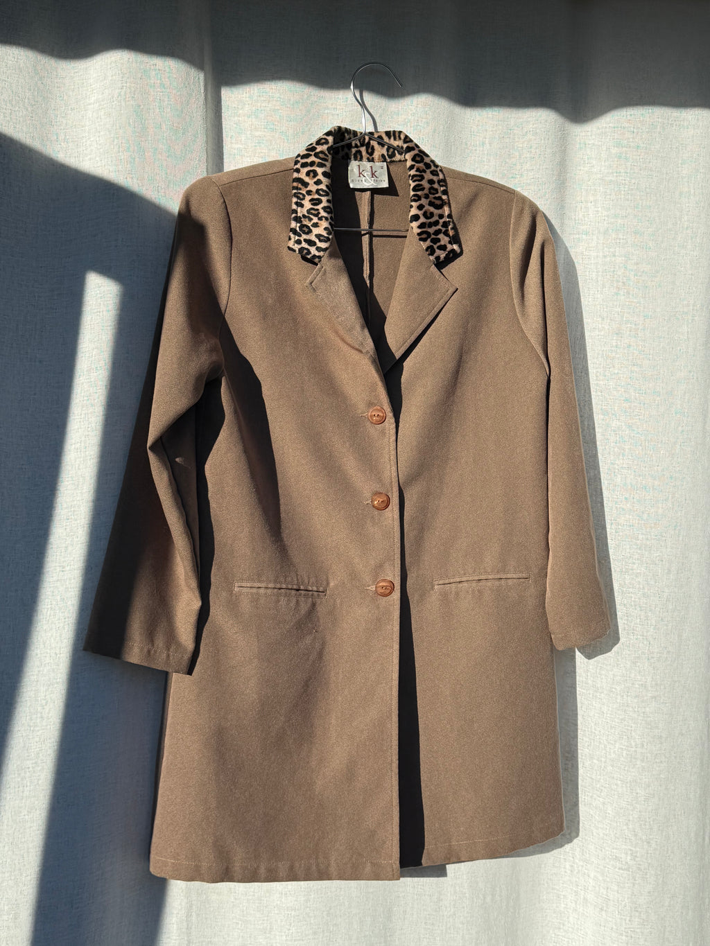 Blazer style coat with leopard print collar