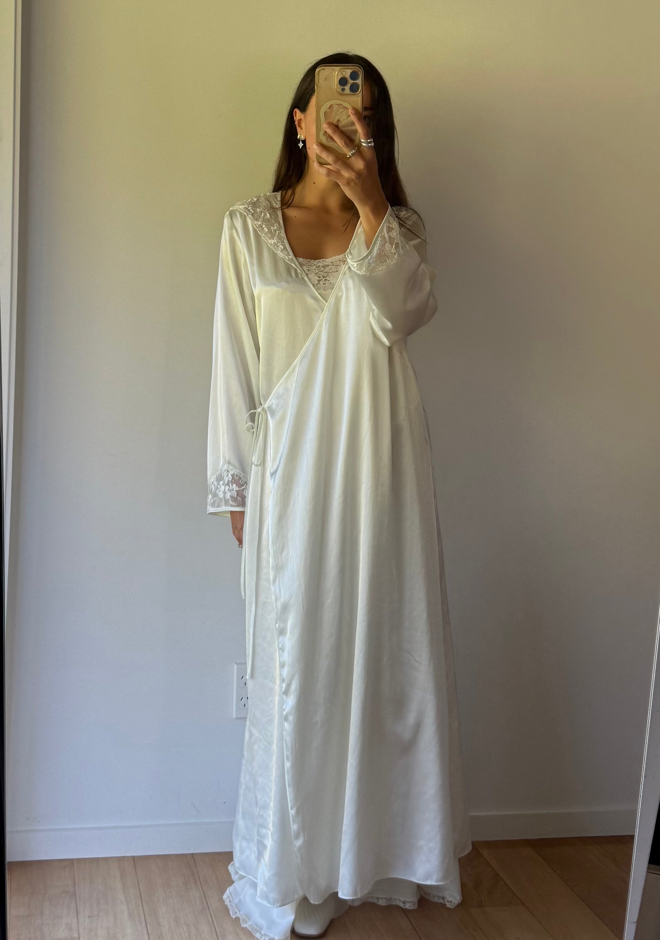 Bridal robe with lace detailing