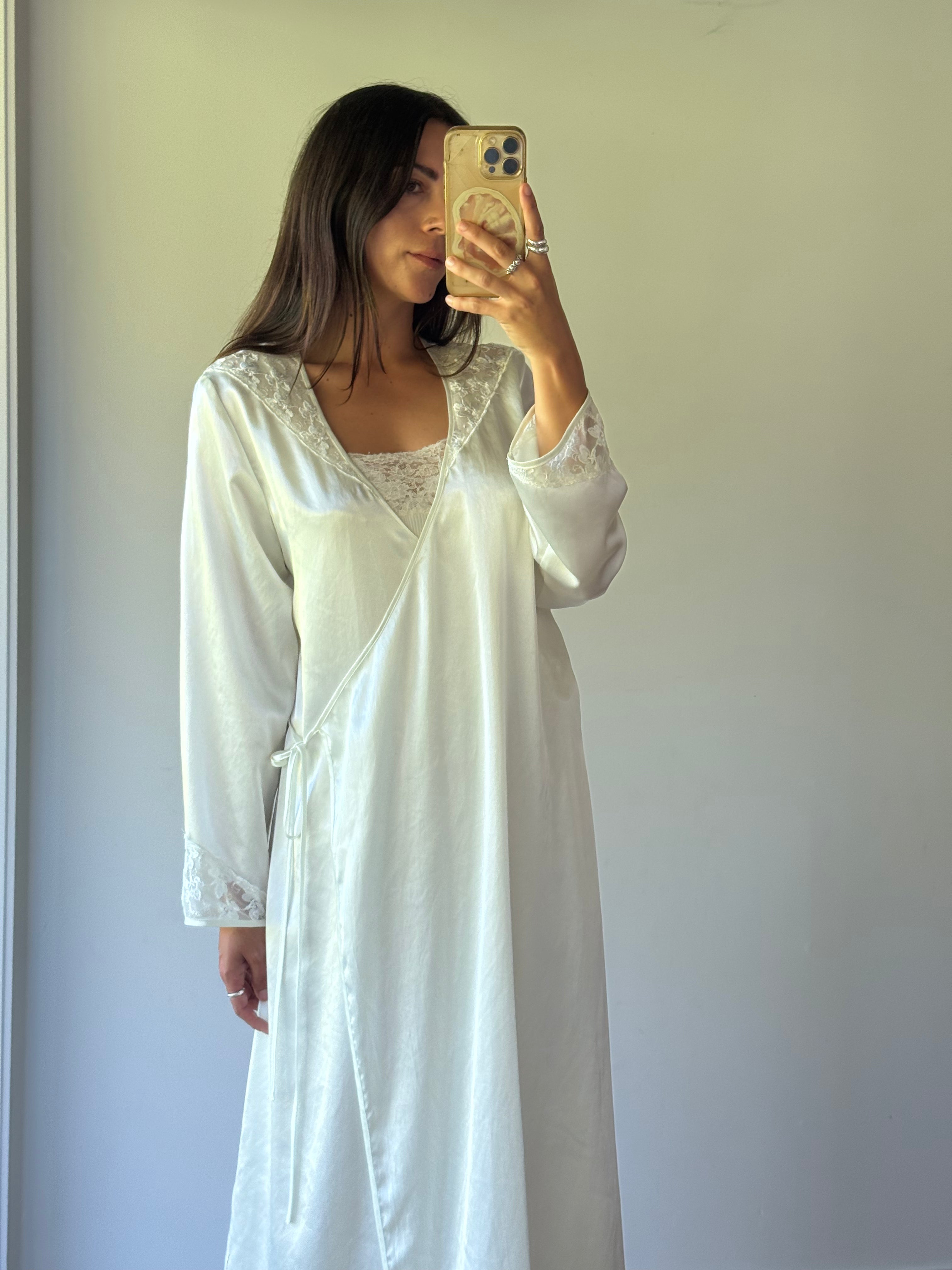 Bridal robe with lace detailing