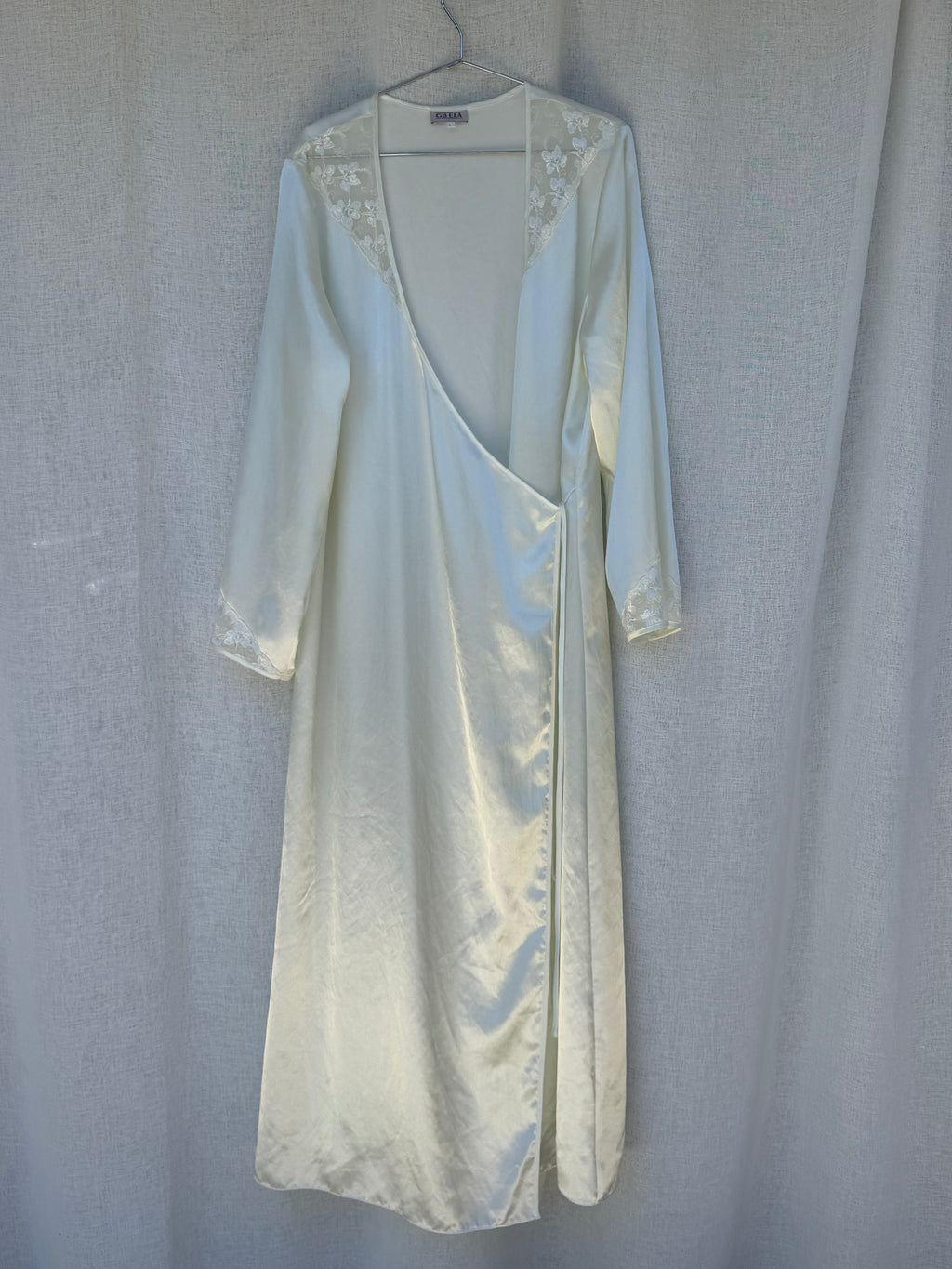 Bridal robe with lace detailing